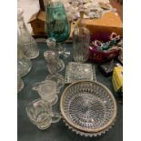 A COLLECTION OF GLASS WARE TO INCLUDE A SCHWEPPES LIMITED SODA SYPHON