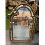 A LARGE ORNATE GILT FRAMED WALL MIRROR