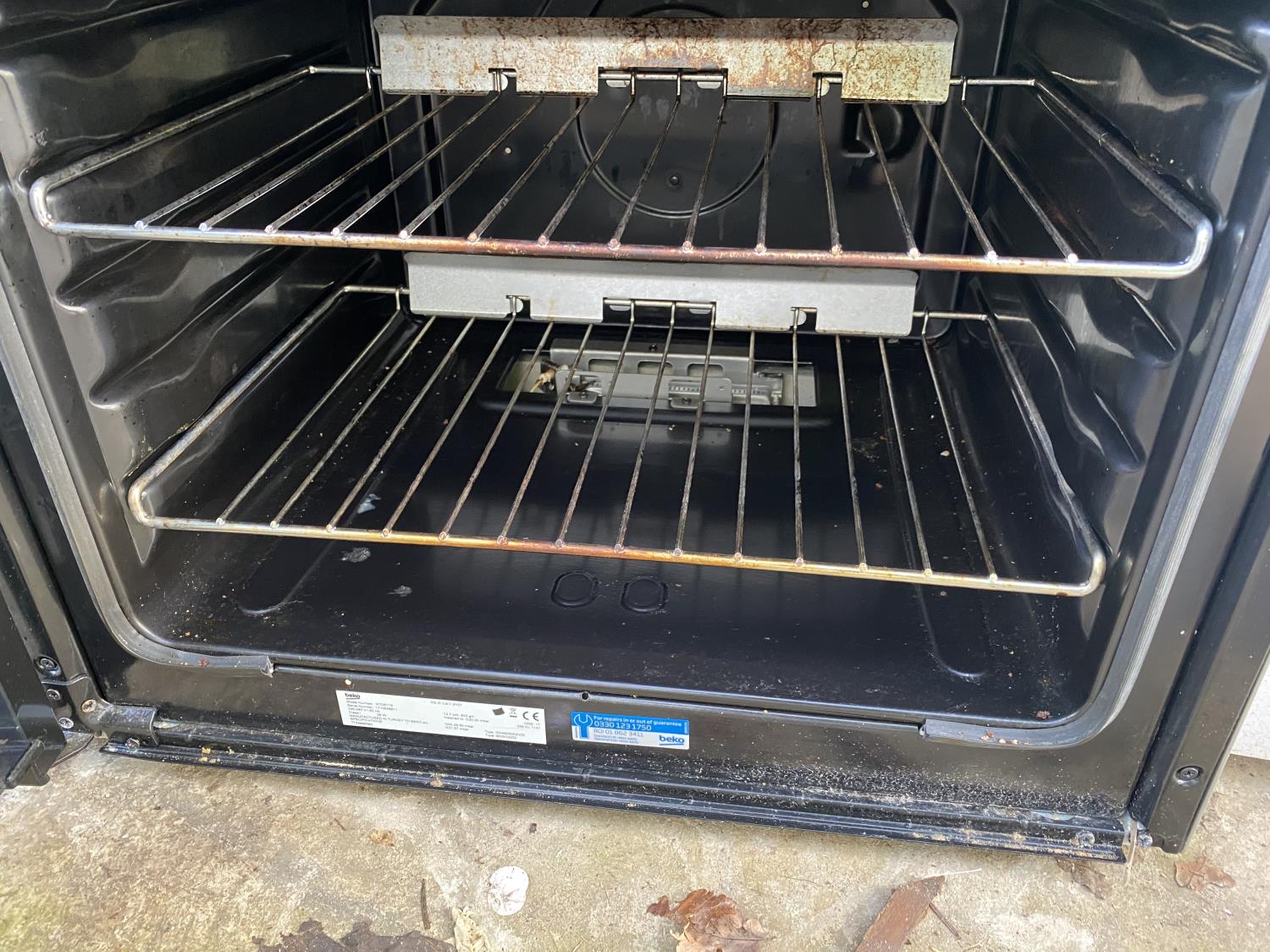 A SILVER BEKO GAS AND ELECTRIC FREESTANDING OVEN AND HOB BELIEVED WORKING OIRDER BUT NOI WARRANTY - Bild 6 aus 6