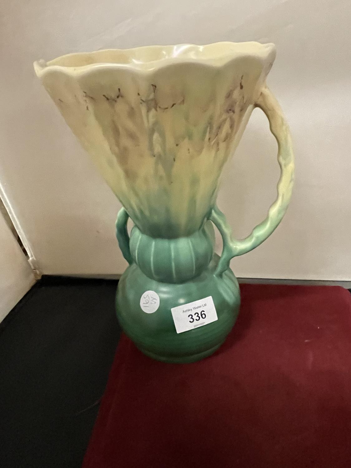 A GREEN AND CREAM TWIN HANDLED BESWICK VASE/JUG (394-1) TOGETHER WITH A CUT GLASS TRIFLE BOWL - Image 3 of 4