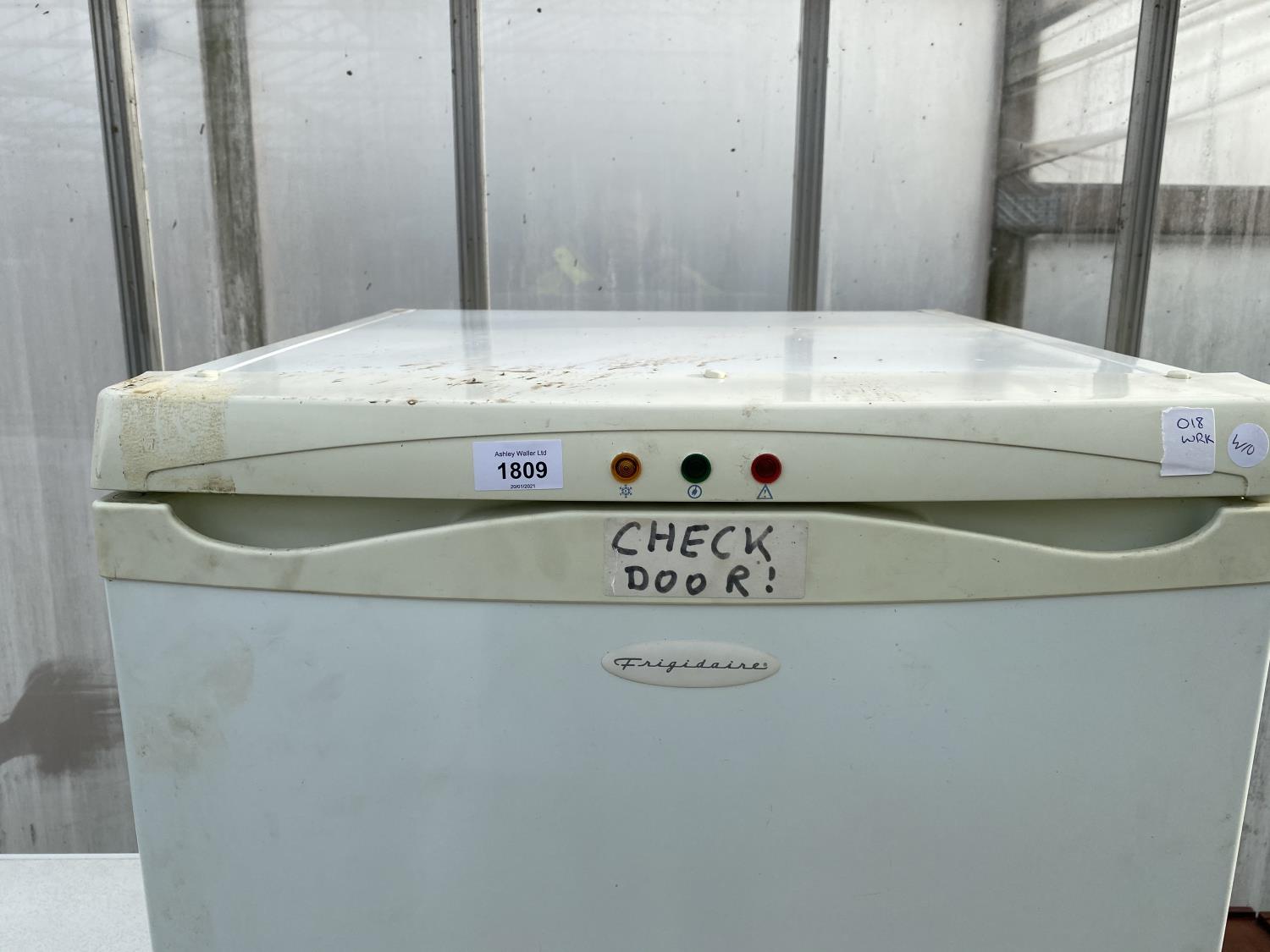 A WHITE FRIGIDAIRE UPRIGHT FREEZER BELIEVED IN WORKING IORDER BUT NO WARRANTY - Image 2 of 6