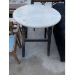 A CIRCULAR PAINTED TABLE ON TAPERING LEGS, 26" DIAMETER