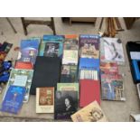 A LARGE ASSORTMENT OF ANTIQUE AND ART BOOKS