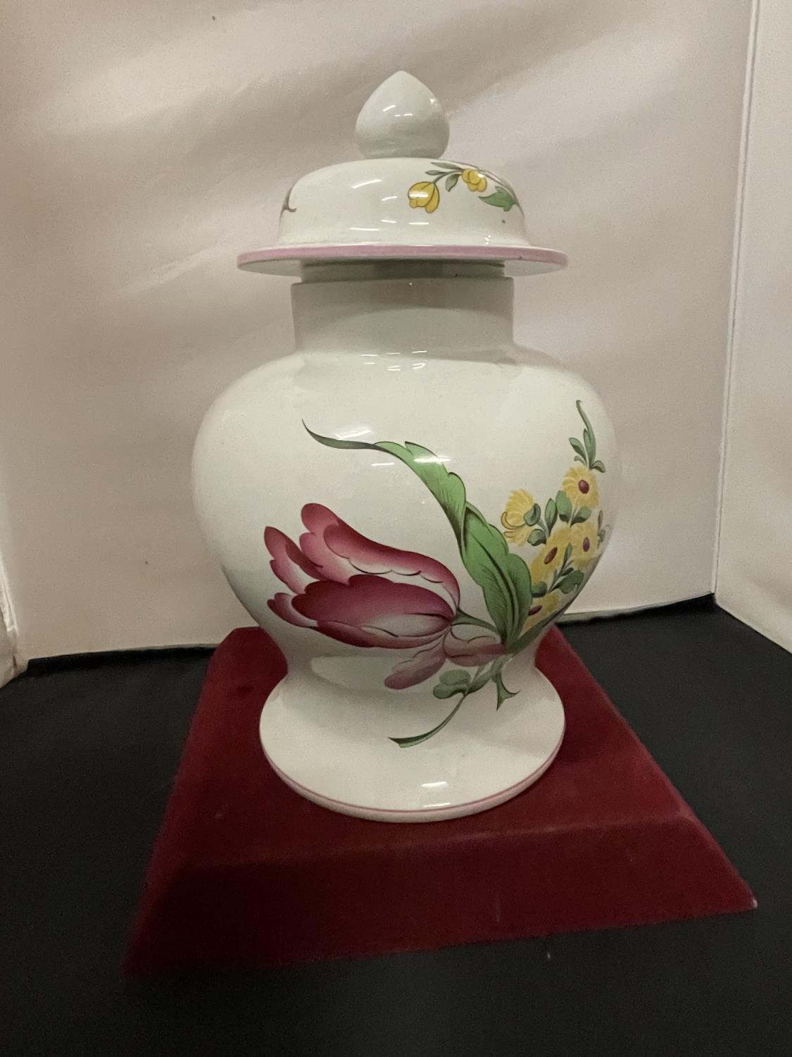 A LARGE SPODE LIDDED JAR APPROXIMATELY 35CM IN HEIGHT