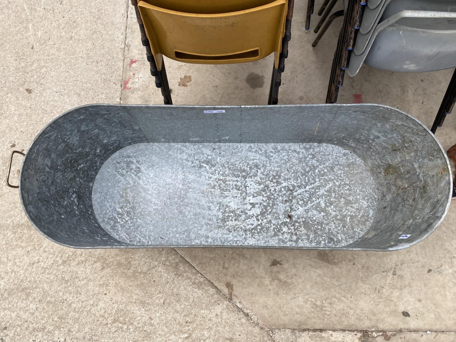 A LARGE STAINLESS STELL BATH TUB - Image 2 of 4