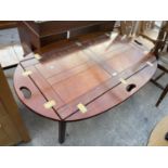 A GEORGIAN STYLE BUTLERS TRAY TYPE COFFEE TABLE WITH BRASS HINGES