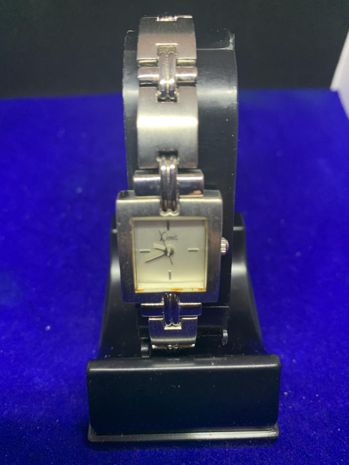 A BOXED LADIES LIMIT WRIST WATCH - Image 2 of 3