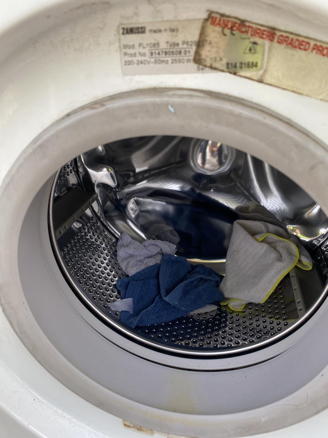 A WHITE ZANUSSI WASHING MACHINE BELIEVED IN WORKING ORDER BUT NO WARRANTY - Image 5 of 5