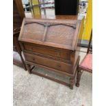 AN EARLY 20TH CENTURY OAK BUREAU ON PINEAPPLE FRONT LEGS, 35" DIAMETER