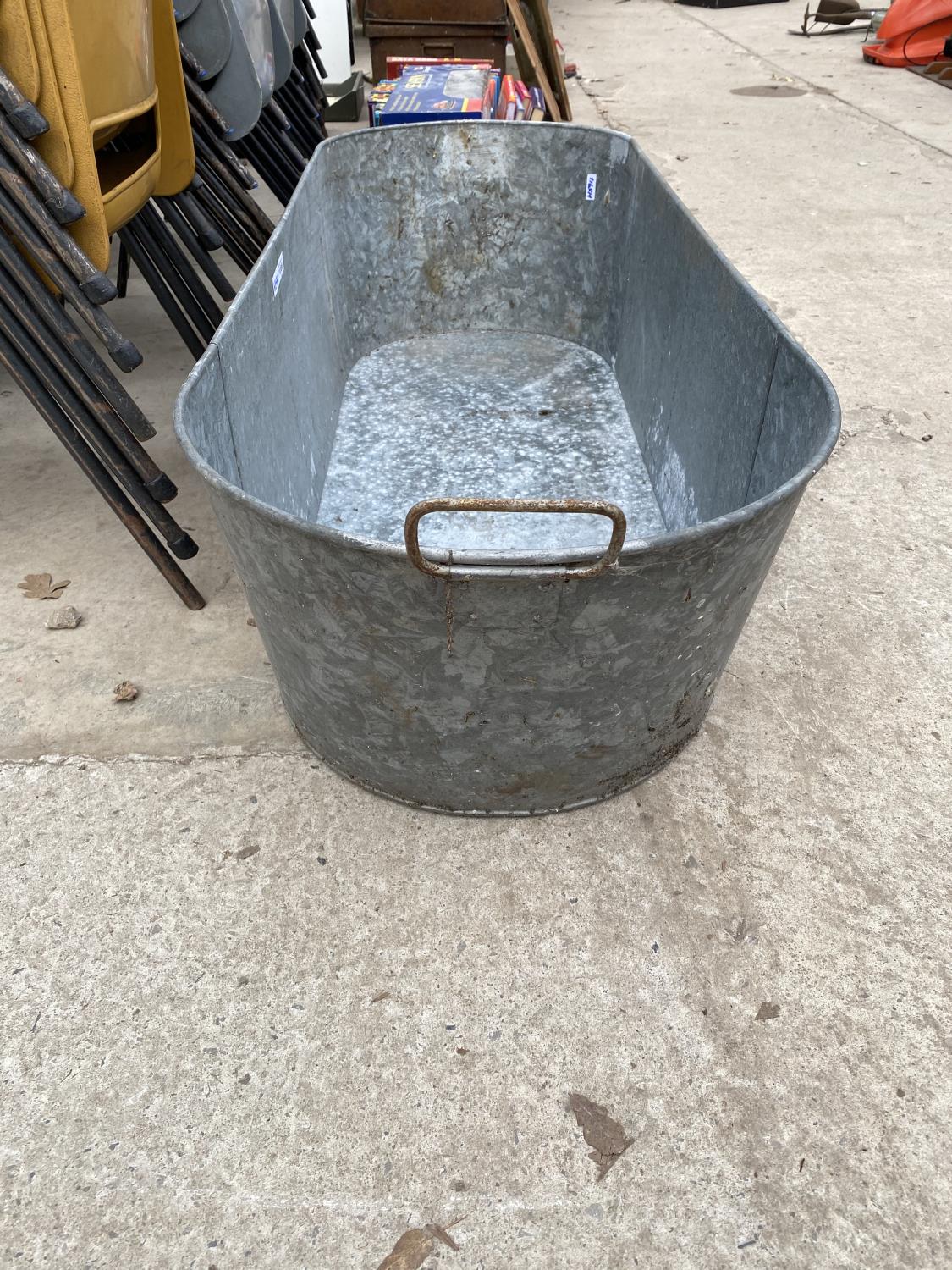 A LARGE STAINLESS STELL BATH TUB - Image 3 of 4