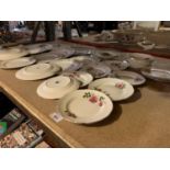 AN ASSORTMENT OF CERAMIC WARE TO INCLUDE ROYAL ALBERT 'MEMORY LANE' PLATES