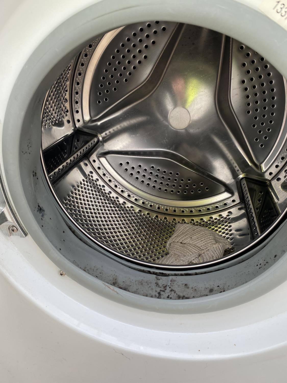 A WHITE CURRYS ESSENTIAL WASHING MACHINE BELIEVED IN WORKING ORDER BUT NO WARRANTY - Image 4 of 4