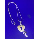 A SILVER CHAIN MARKED 925 WITH HEART AND KEY PENDANT
