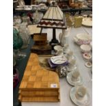 A COLLECTION OF MIXED ITEMS TO INCLUDE ROYAL DOULTON COFFEE SET, TIFFANY STYLE TABLE LAMP, WOODEN