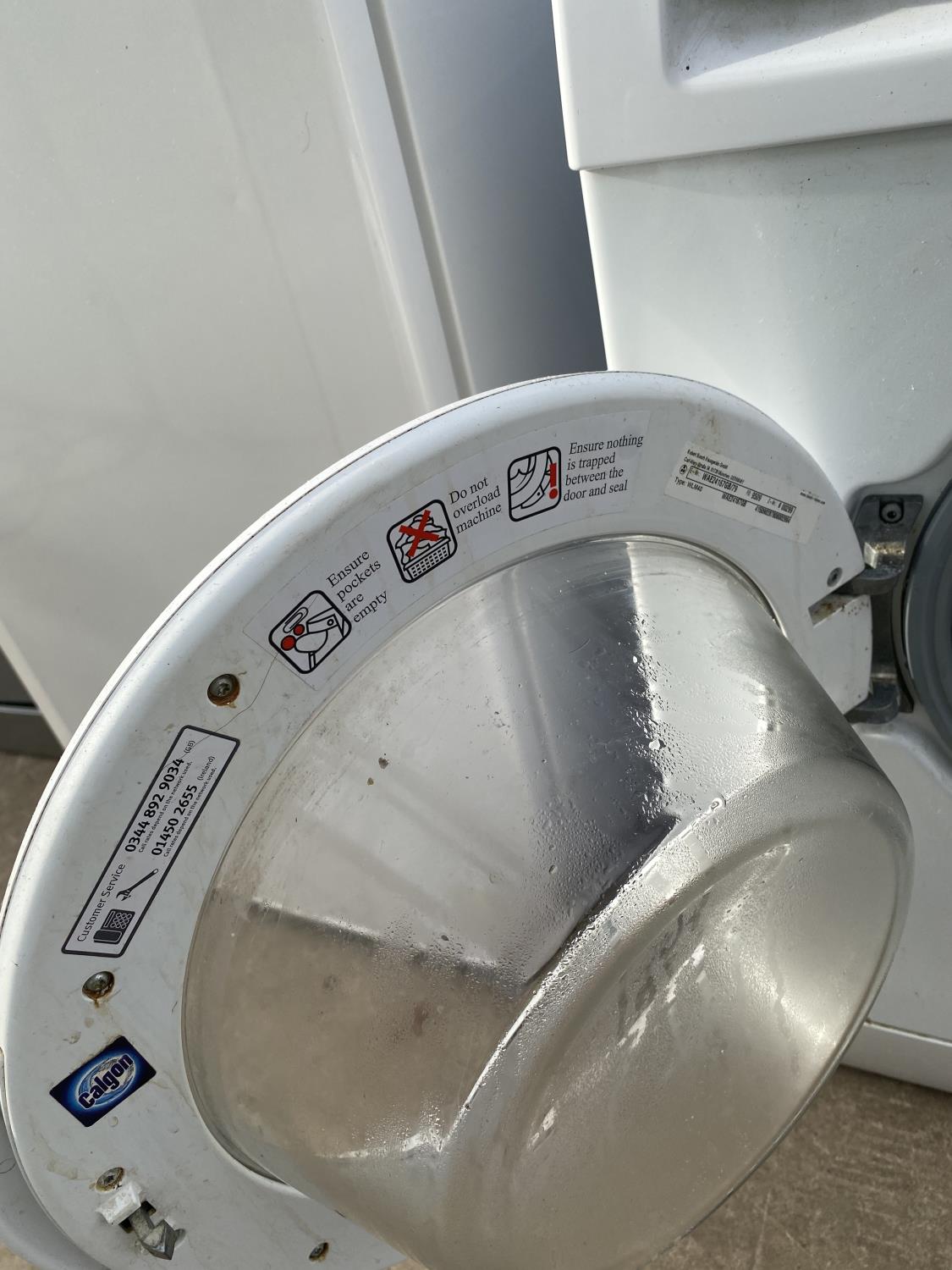 A WHITE BOSCH WASHING MACHINE BELIEVED IN WORKING ORDER BUT NO WARRANTY - Image 5 of 5