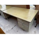 A MID 20TH CENTURY SINGLE PEDESTAL METAL DESK, 60x33"