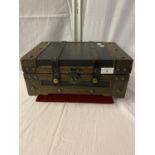 A LARGE ORNATE WOODEN AND FAUX LEATHER BOX CONTAINING A COLLECTION OF COSTUME JEWELLERY