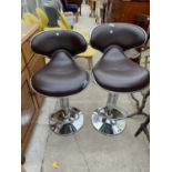 A PAIR OF ADJUSTABLE KITCHEN BAR STOOLS ON CHROME BASE