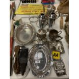 A COLLECTION OF SILVER PLATED WARE TO INCLUDE A COFFEE POT ETC