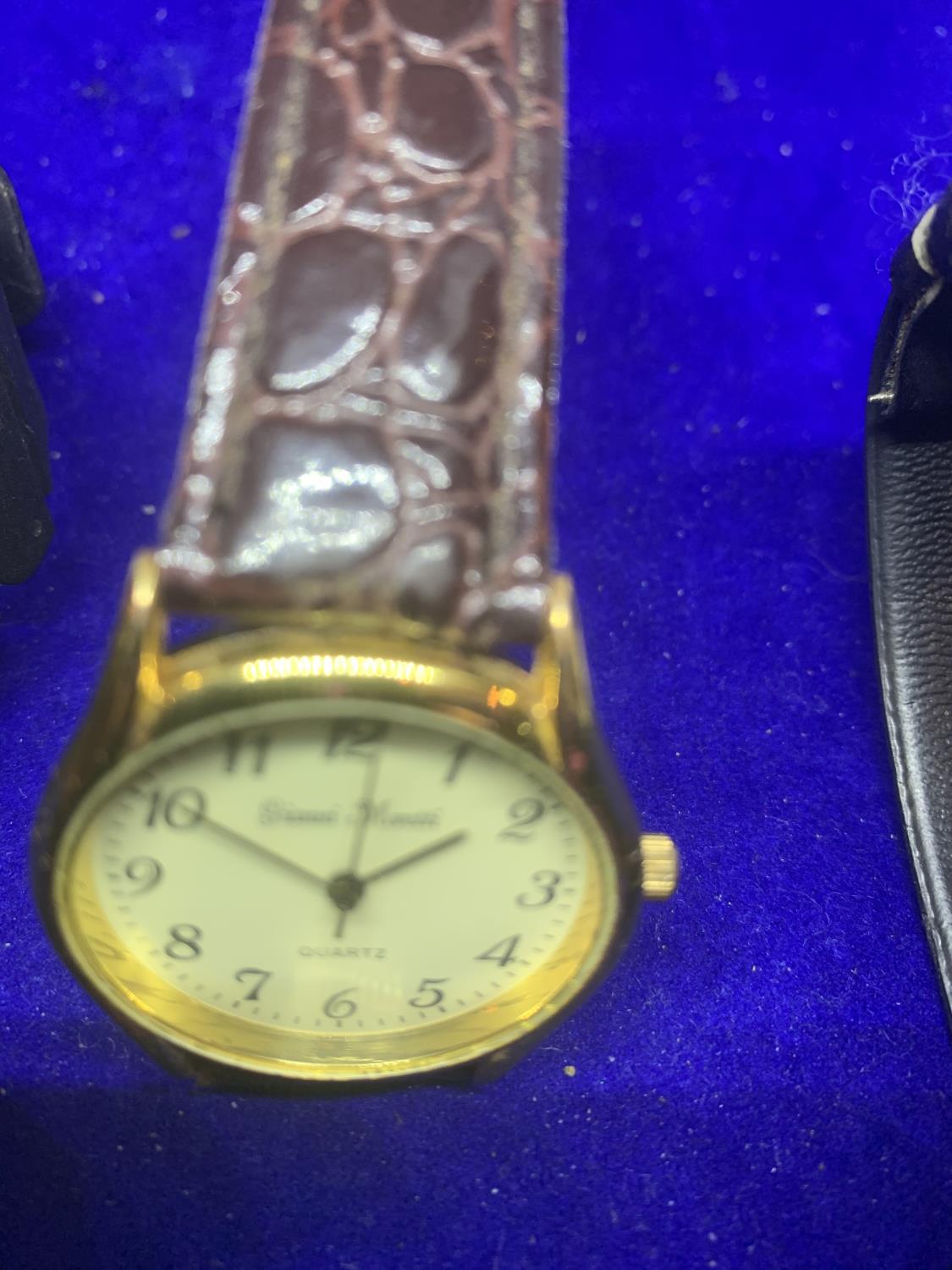 THREE VARIOUS WATCHES TO INCLUDE A LEMANS, GIANNI MORETTI, AND AN ASCOT - Image 3 of 4