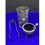THREE ITEMS OF HALLMARKED SILVER TO INCLUDE A SET OF SUGAR TONGS, A MUSTARD POT AND SPOON AND AN