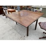 AN EARLY 20TH CENTURY INLAID MAHOGANY DROP LEAF DINING TABLE