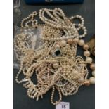 A QUANTITY OF PEARL NECKLACES TO INCLUDE BOTH VINTAGE AND RETRO