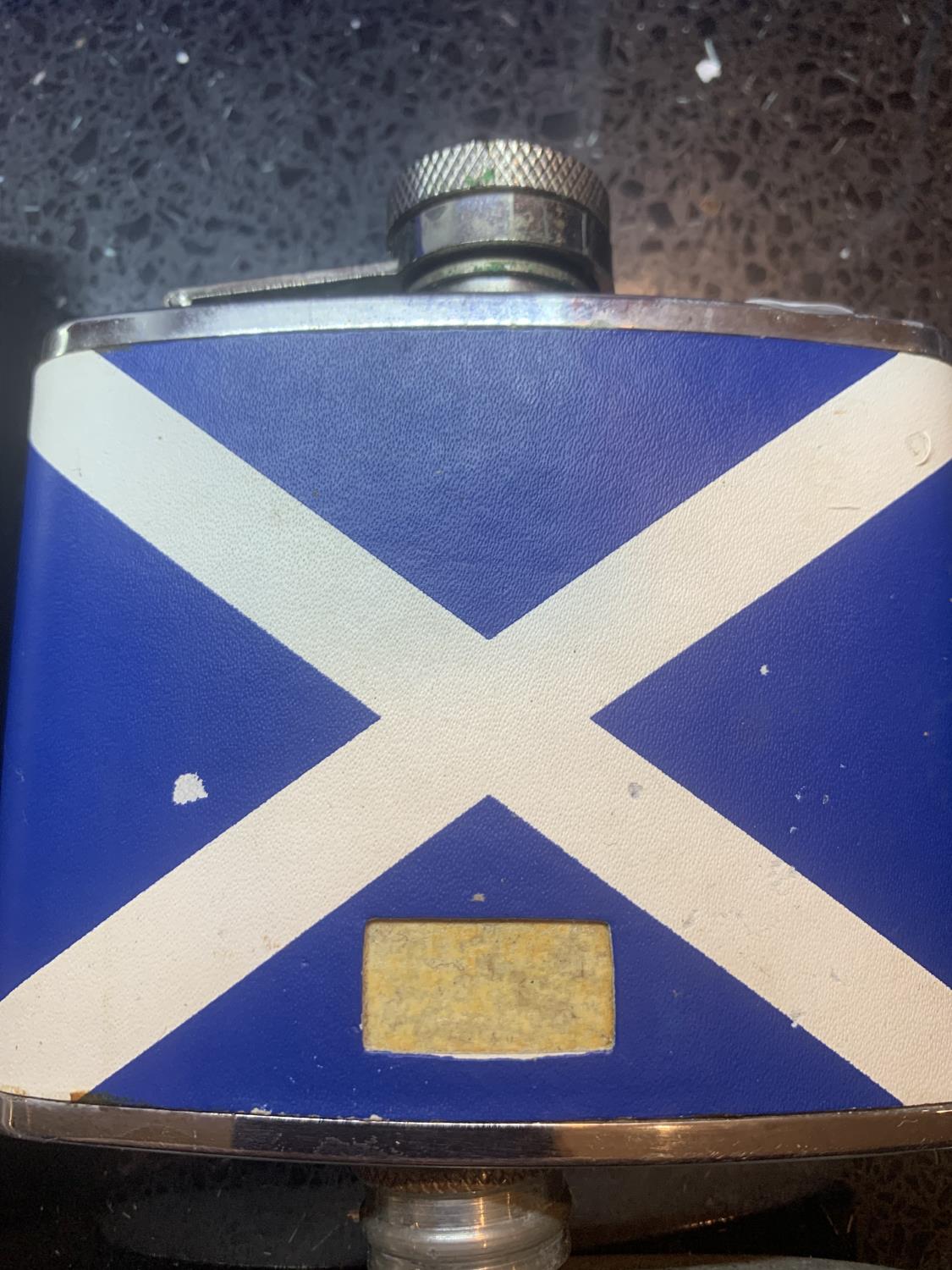 FIVE VARIOUS HIP FLASKS TO INCLUDE A STAG AND SCOTLAND ETC - Image 3 of 4