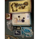 AN ASSORTMENT OF COSTUME JEWELLERY TO INCLUDE SEVERAL EXAMPLES OF POLISHED STONE