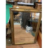 A LARGE RECTANGULAR GILT FRAMED MIRROR 75CM X 105CM