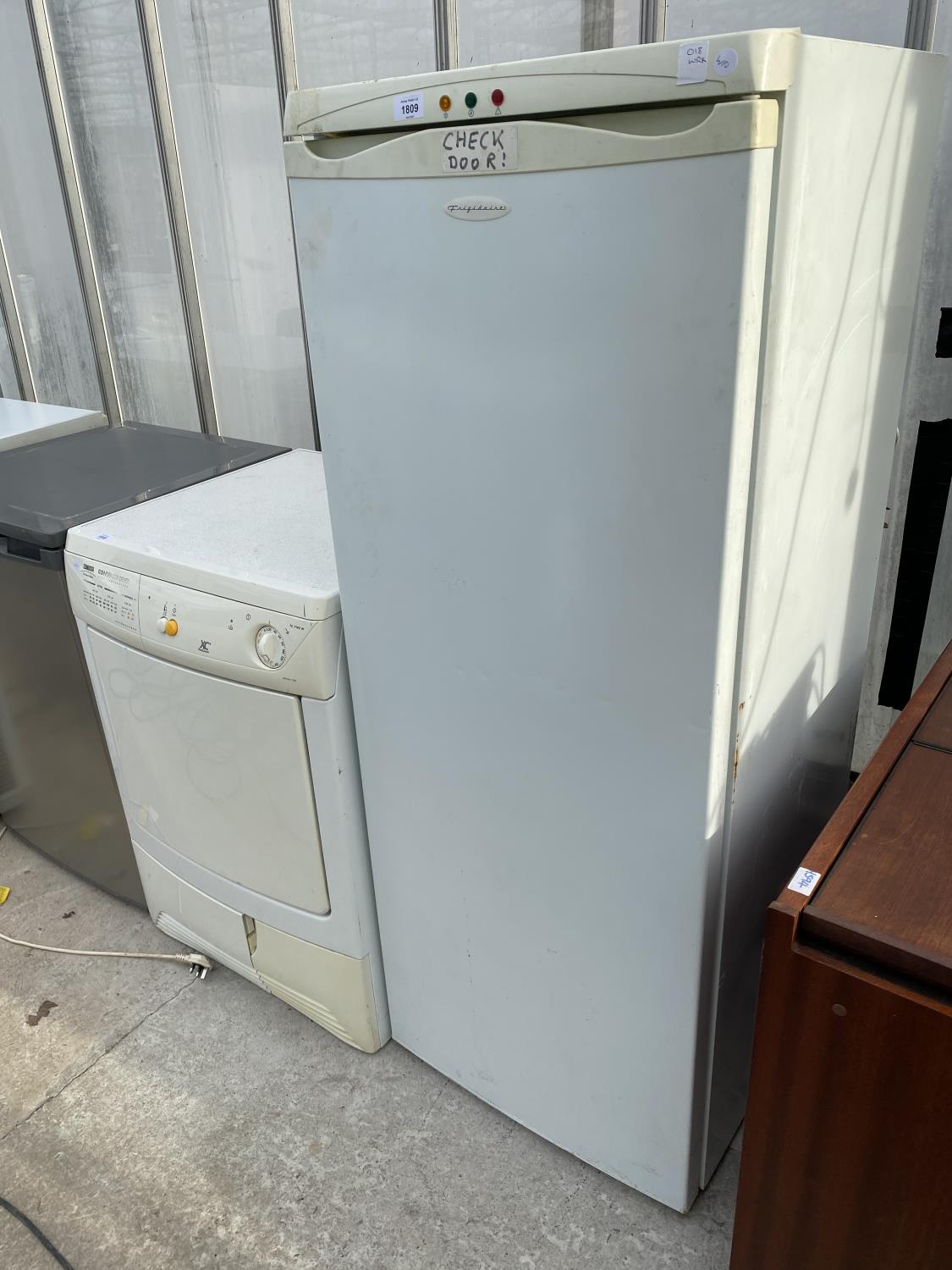 A WHITE FRIGIDAIRE UPRIGHT FREEZER BELIEVED IN WORKING IORDER BUT NO WARRANTY - Image 6 of 6