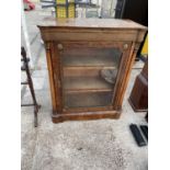 A VICTORIAN WALNUT AND ROSEWOOD CROSSBANDED GLAZED CABINET WITH TURNED COLUMNS AND BRASS