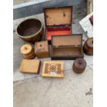 AN ASSORTMENT OF TREEN ITEMS TO INCLUDE TRINKET BOXES AND JEWELLERY BOXES ETC