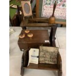 AN ASSORTMENT OF VINTAGE DESK TOP ITEMS TO INCLUDE A HINGE TOPPED BOX, A PICTURE FRAME, A FRENCH