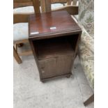 A WARING AND GILLOW OAK BEDSIDE CABINET