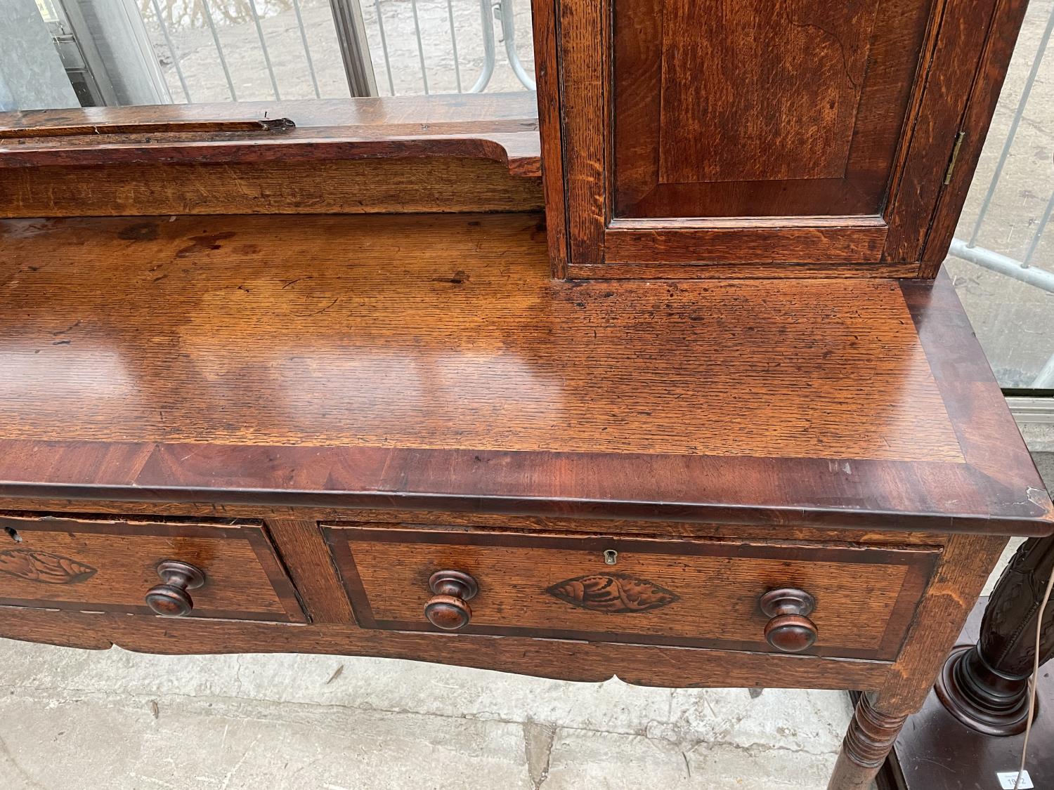 A GEORGE III OAK AND CROSSBANDED DRESSER WITH OVAL SHELL ENLAYS, THREE DRAWERS, ON TURNED LEGS, WITH - Image 7 of 11