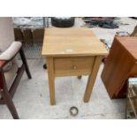A CORNDELL OAK BEDSIDE TABLE WITH SINGLE DRAWER