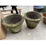 A PAIR OF STONE EFFECT GARDEN PLANTERS (H:40CM D:41CM)