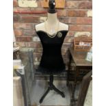 A DECORATIVE MANNEQUIN IN THE FEMALE FORM, HEIGHT ADJUSTABLE