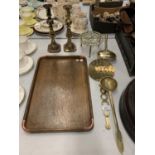 A VINTAGE COPPER CORNERED TRAY AND A SELECTION OF BRASSWARE