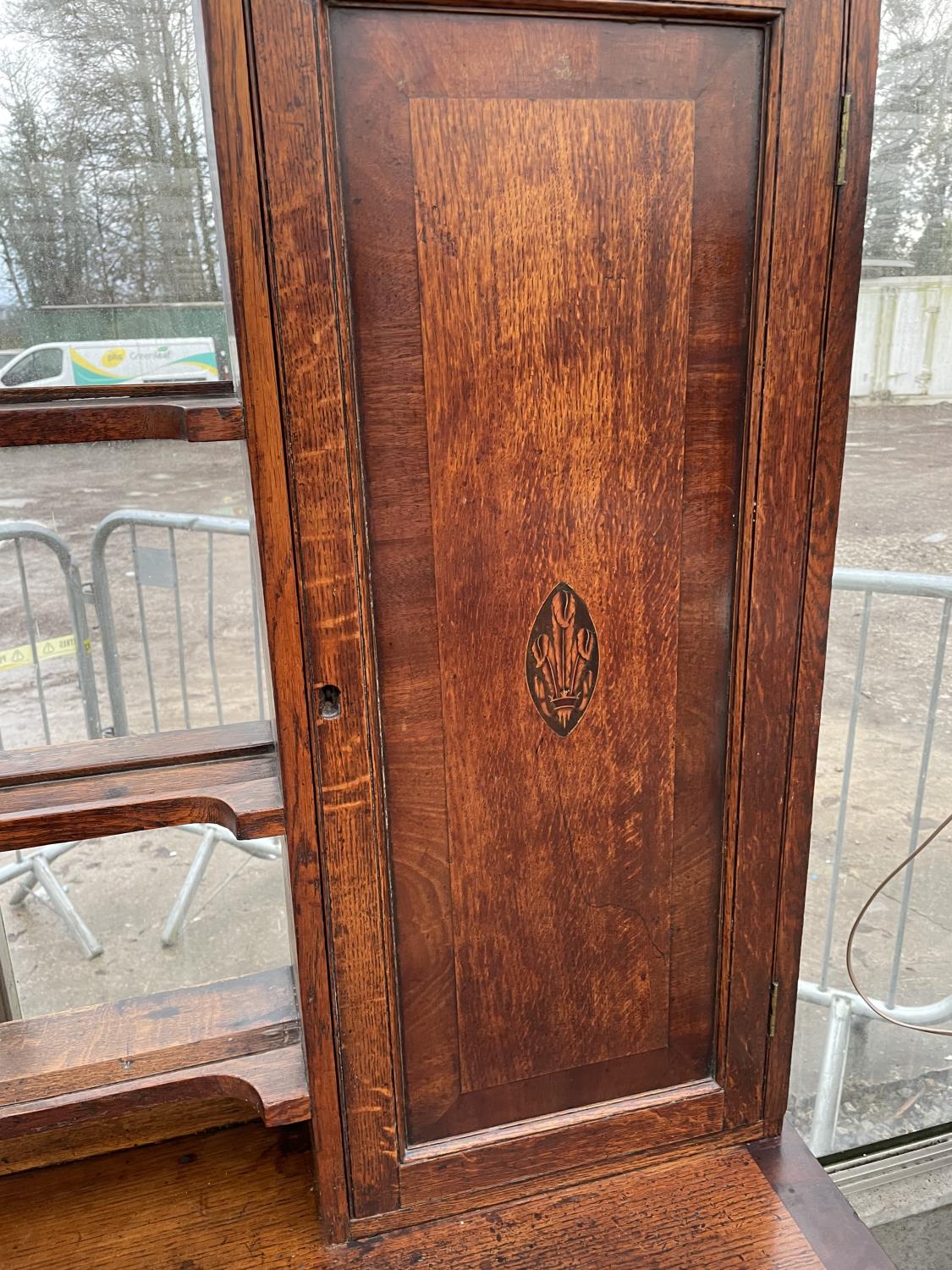 A GEORGE III OAK AND CROSSBANDED DRESSER WITH OVAL SHELL ENLAYS, THREE DRAWERS, ON TURNED LEGS, WITH - Image 6 of 11