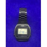 A GENTS CASIO DIGITAL WRISTWATCH IN WORKING ORDER