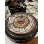 A LARGE VINTAGE CIRCULAR WALL CLOCK WITH DECORATIVE FACE