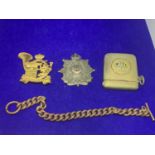 FOUR VARIOUS ITEMS TO INCLUDE AN OWL VESTA CASE, YELLOW METAL CHAIN, AND TWO BADGES