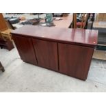 A RETRO SKOVBY HARDWOOD THREE DOOR SIDEBOARD WITH CUPBOARDS AND FOUR INTERNAL DRAWERS, 62" WIDE