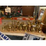 A LARGE COLLECTION OF BRASSWARE TO INCLUDE VASES, CANDLESTICKS, URNS ETC