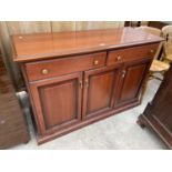 A MODERN WALNUT EFFECT SIDEBOARD, 51" WIDE