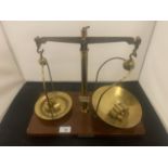 A SET OF W A WEBB BRASS APOCATHARY/PHYSICIANS SCALES
