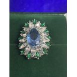 A LARGE BLUE WHITE AND GREEN FLOWER ART DECO STYLE RING SIZE L WEIGHT 7.03 GRAMS