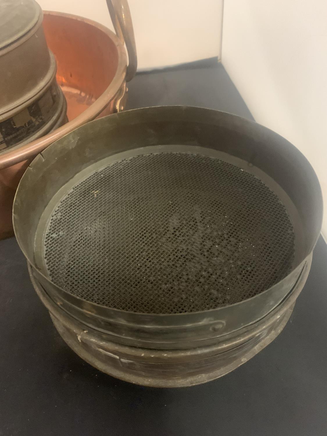 A LARGE COPPER BOWL (D:37CM) AND A VINTAGE BRASS STACK OF RIDSDALE AND CO LTD SAND TESTING SIEVES - Image 3 of 4